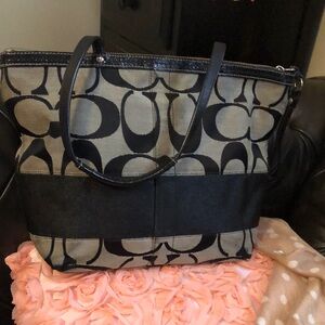 Coach Black and Beige Purse~Medium~classic coach pattern